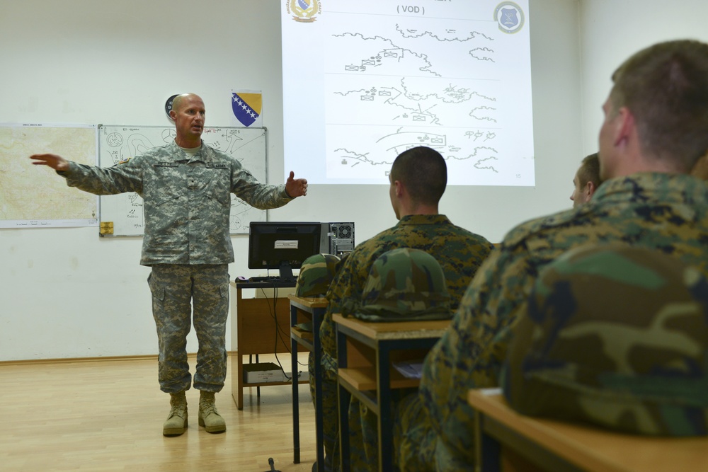 NATO HQ Sarajevo commander visits AFBiH officer cadets