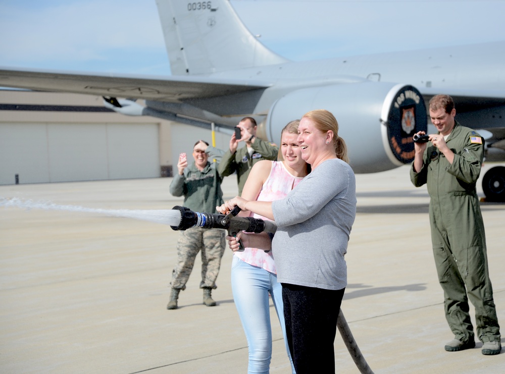 Lt. Col. Jonathan Lamar completes fini flight