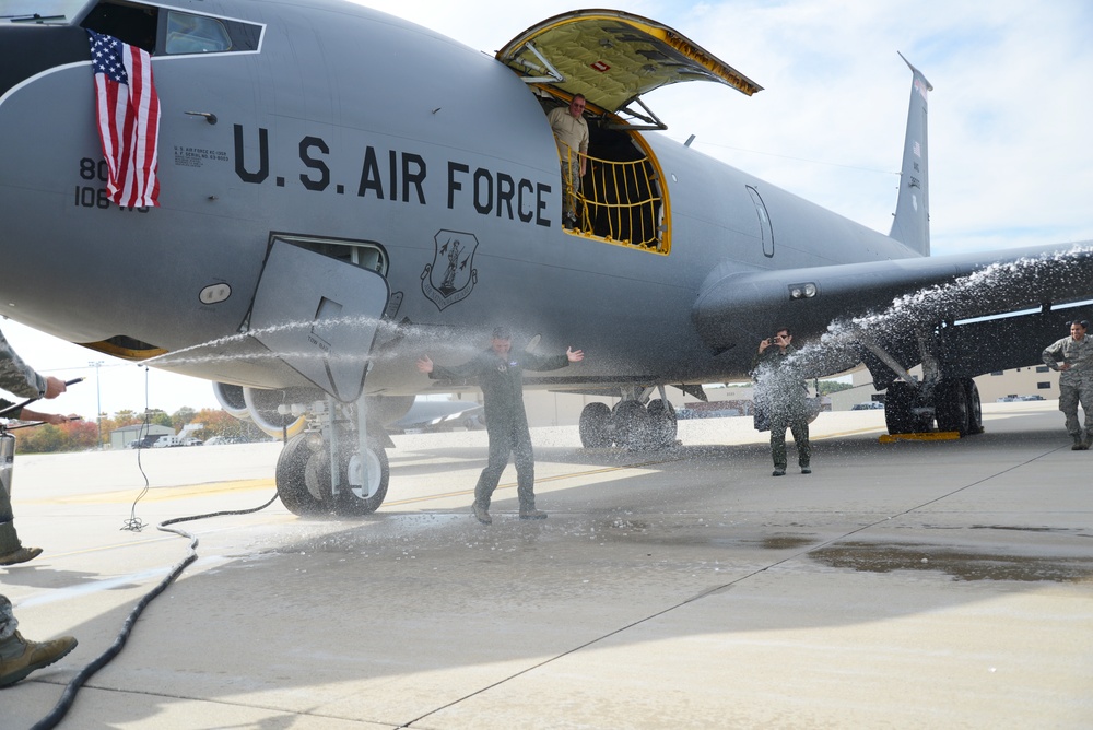 Lt. Col. Jonathan Lamar completes fini flight