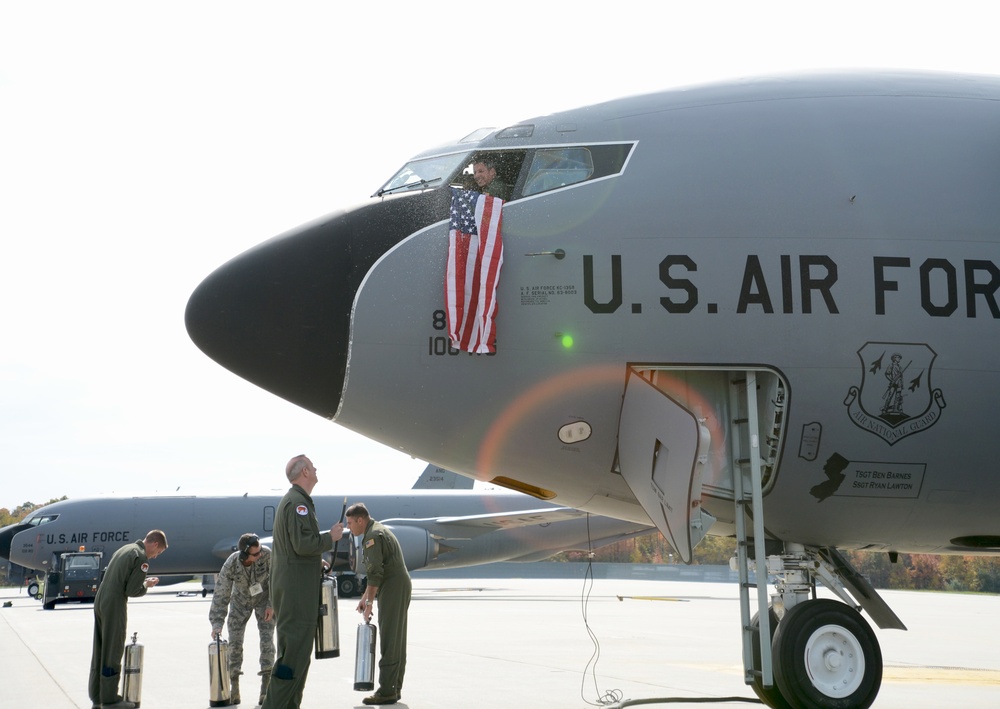 Lt. Col. Jonathan Lamar completes fini flight