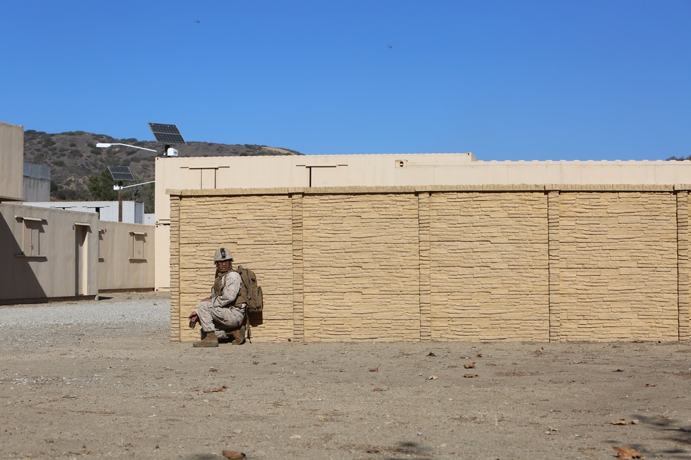 Joint Terminal Attack Controller Marines conduct simulated extraction mission