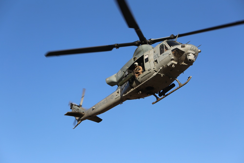 Joint Terminal Attack Controller Marines conduct simulated extraction mission