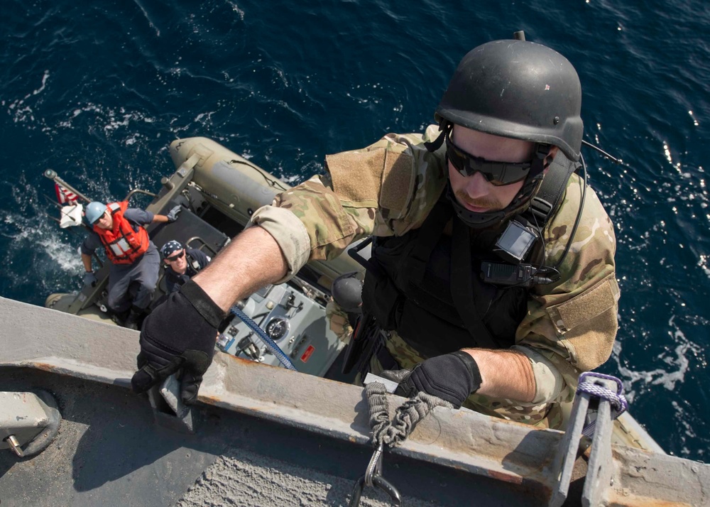 USS Dewey VBSS exercise