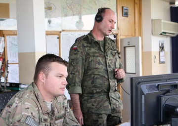 Polish and US Soldiers team up for flight operation