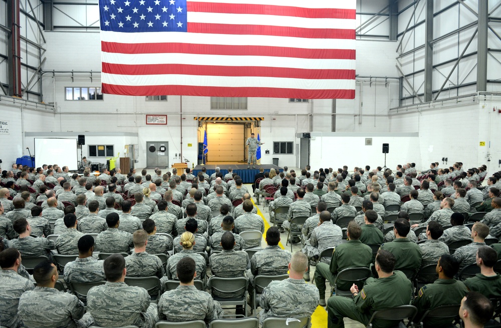 AFSOC commander visits 352nd SOG Air Commandos