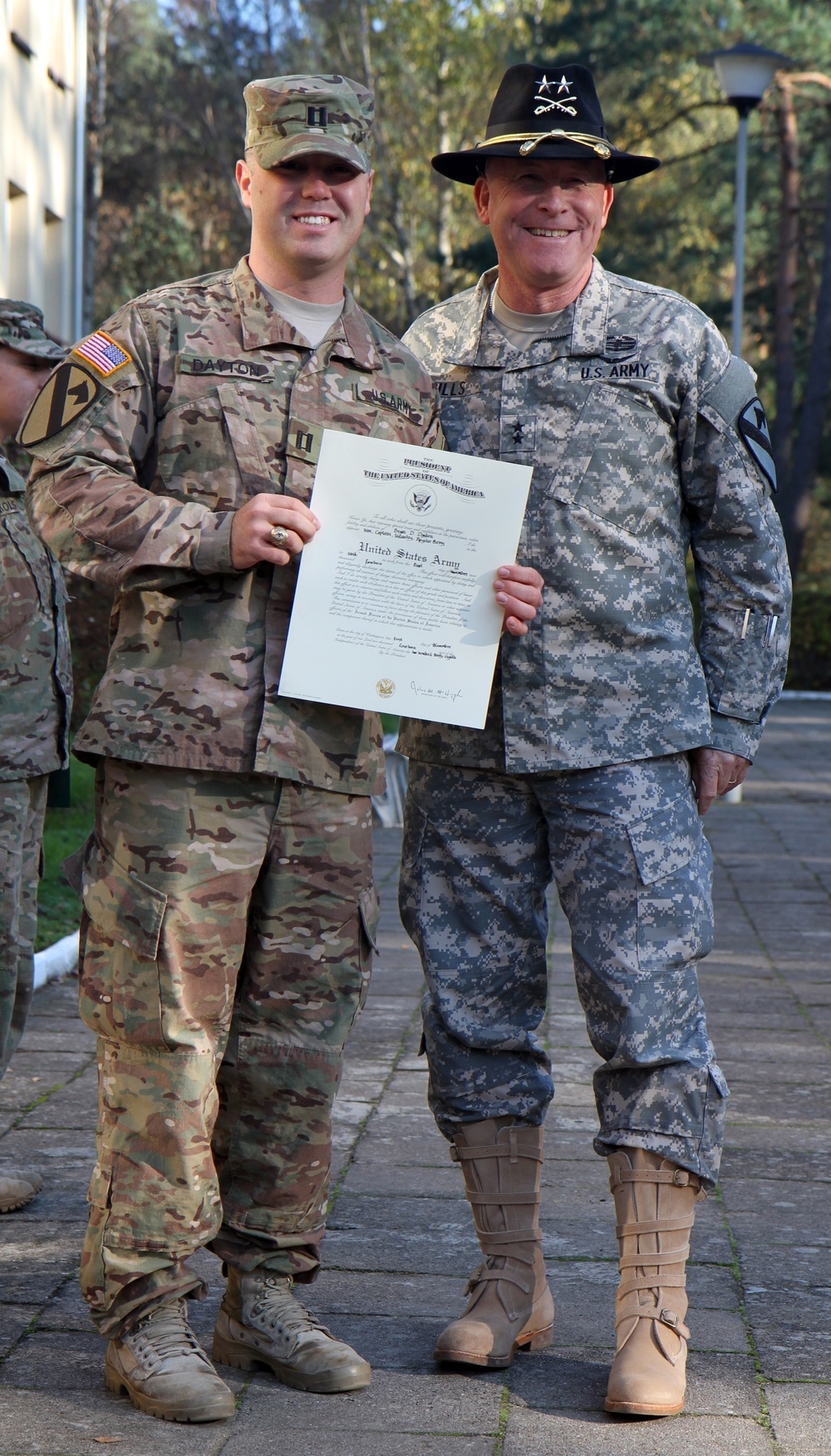 Maj. Gen. Bills visits troops