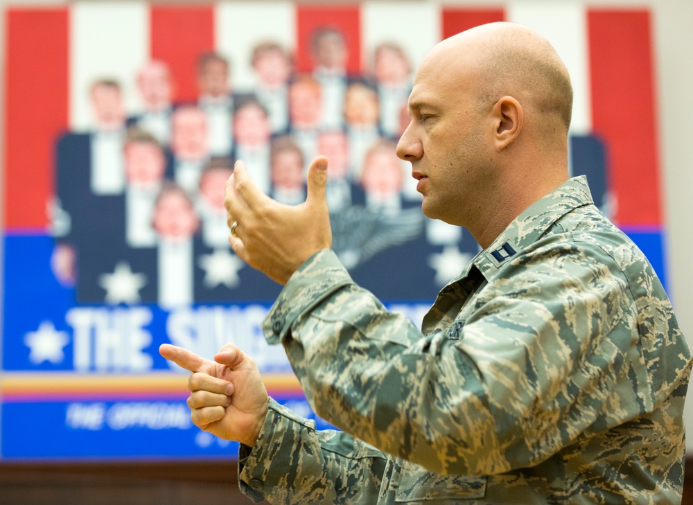 Joint Base commander visits the US Air Force Band