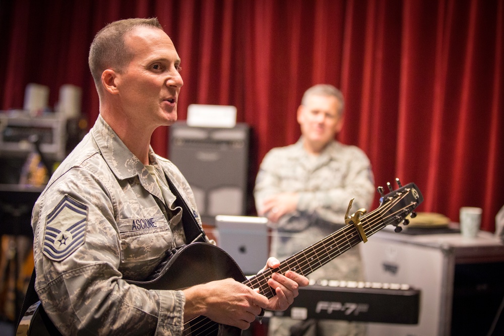 Joint Base commander visits the US Air Force Band