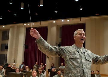Joint Base commander visits the US Air Force Band