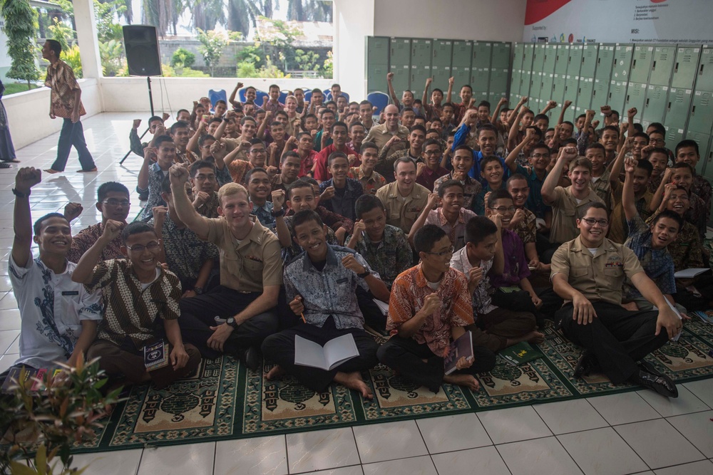 Sailors from Rodney M. Davis Visit Indonesian High Schools