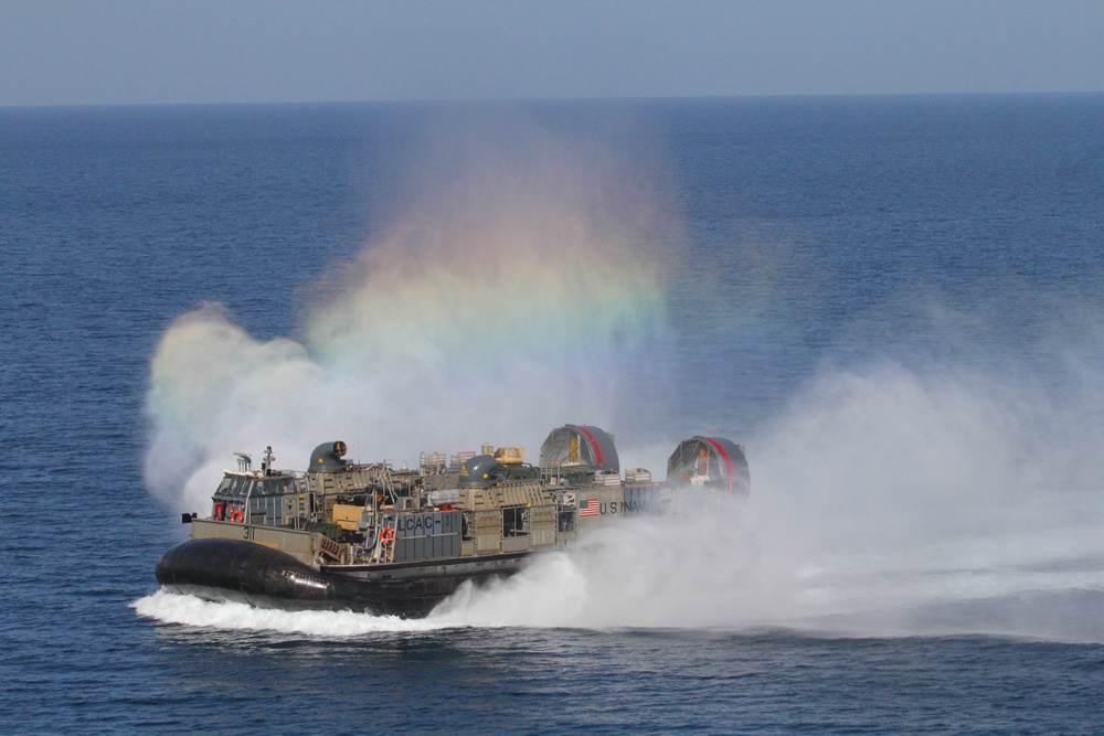 LCAC equipment offload