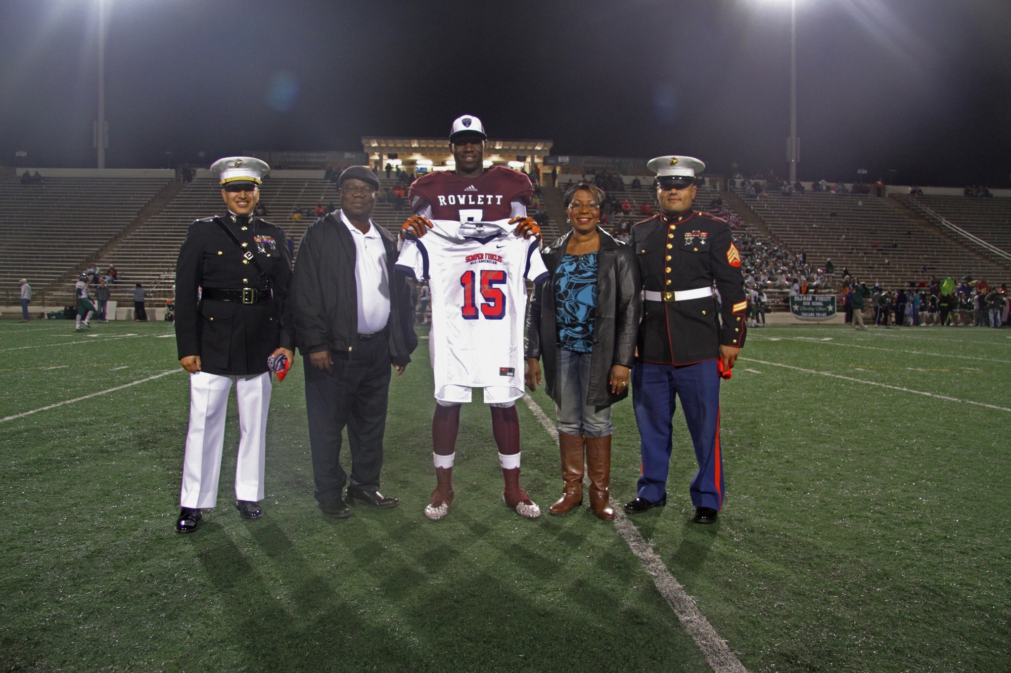 Images - Rowlett Athlete Receives Semper Fidelis All-American Bowl Jersey  [Image 3 of 4] - DVIDS