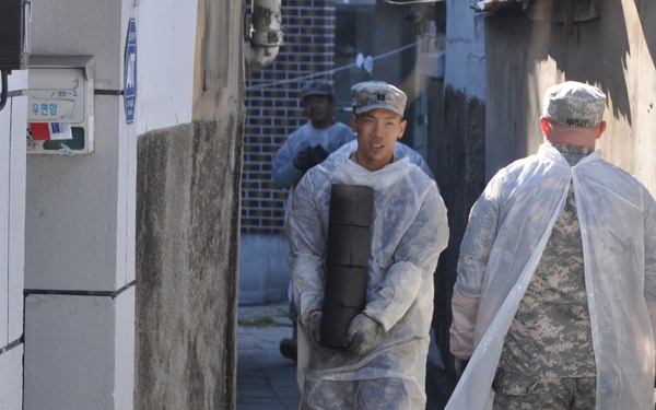 Area II soldiers warm Susaek-dong community