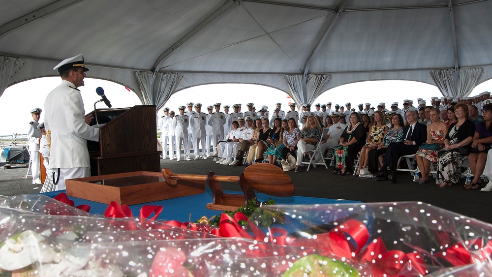 Pearl Harbor Sailors bid farewell to USS Port Royal Skipper