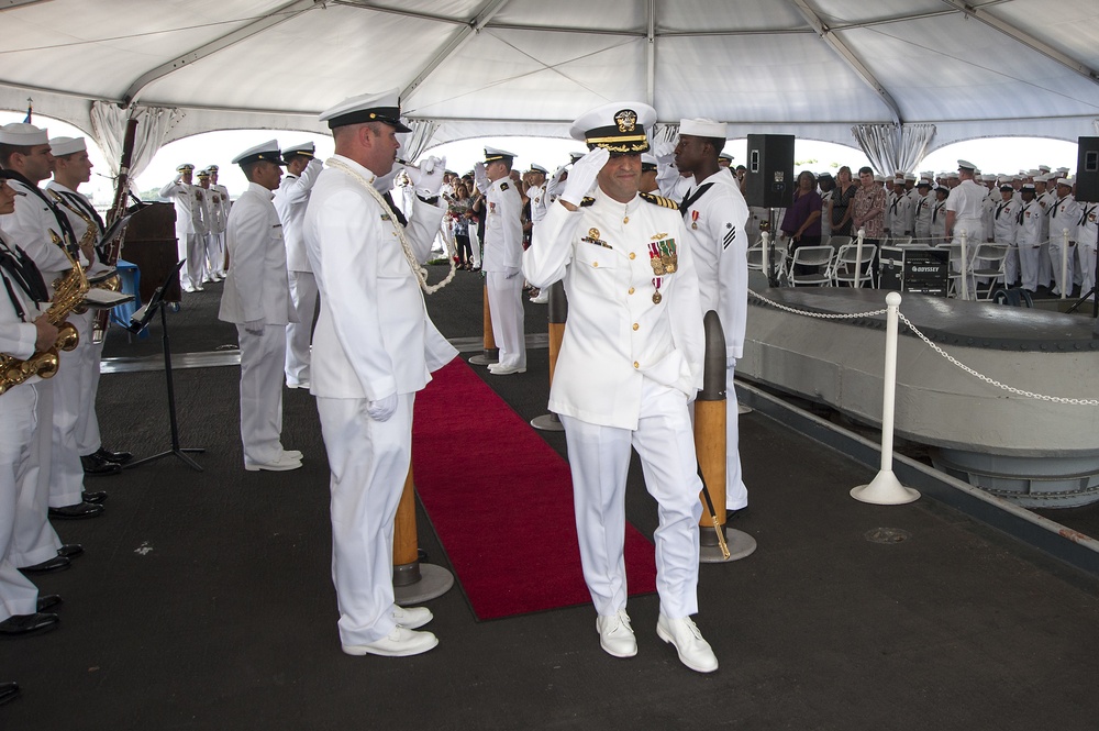 Pearl Harbor Sailors bid farewell to USS Port Royal Skipper