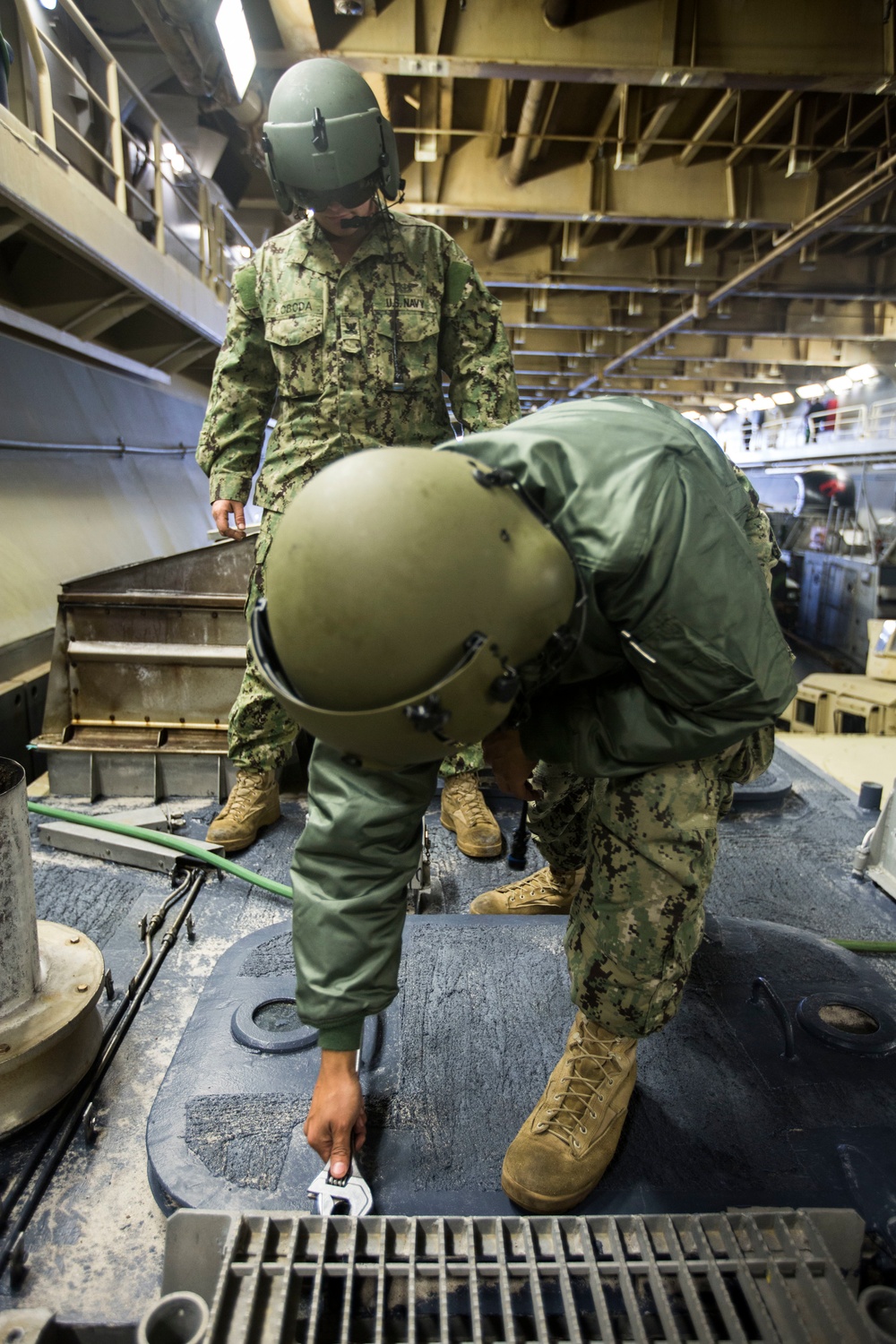 LCAC maintenance during exercise Bold Alligator 2014