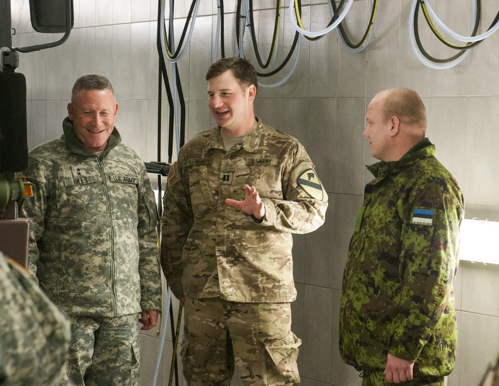 Division commander visits troops in Estonia