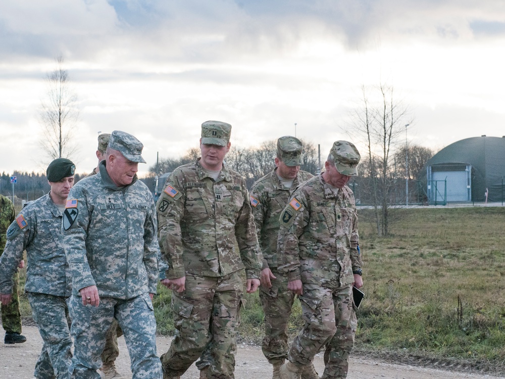 Division commander visits troops in Estonia