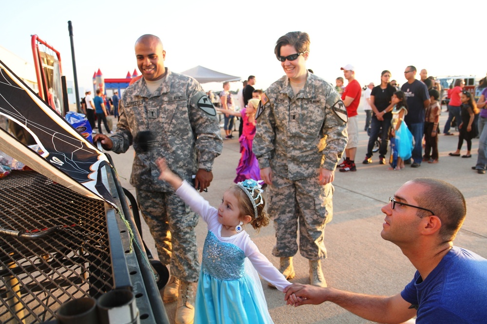 Air Cav relaxes with fall fest activities