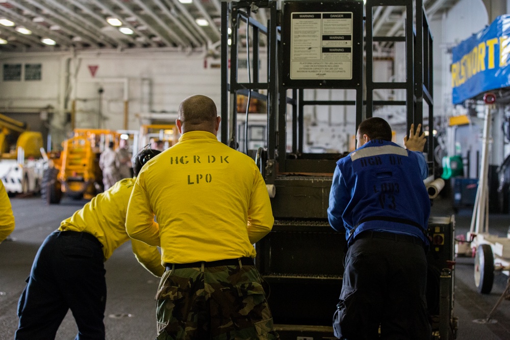 Sailors during exercise Bold Alligator 2014