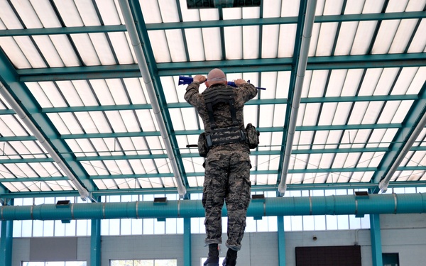 Airmen lead the way in last pre Ranger course