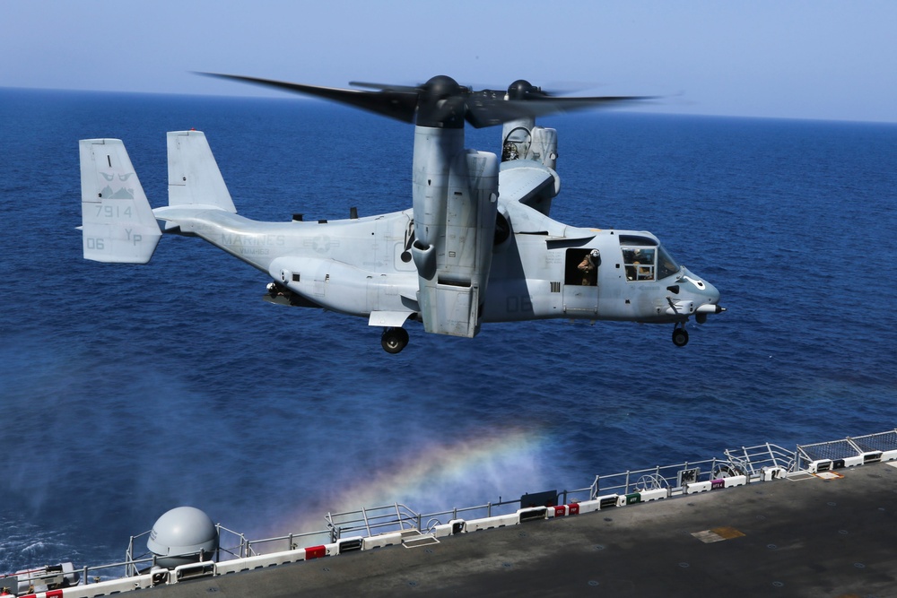 Fox Co., 11th MEU fast ropes aboard the USS Makin Island