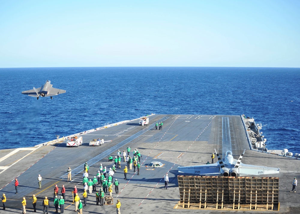 F-35C Lightning II conducts 1st carrier launch