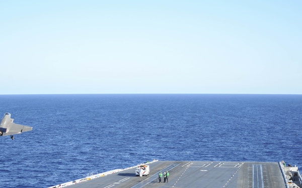 F-35C Lightning II conducts 1st carrier launch