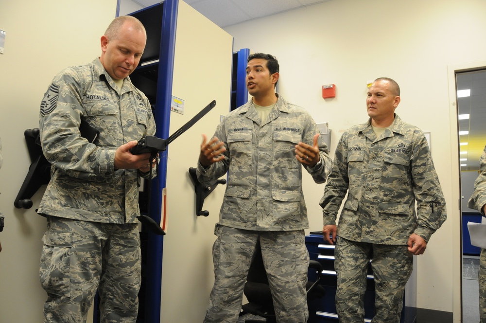 Command Chief Hotaling visits Hawaii TFI Unit