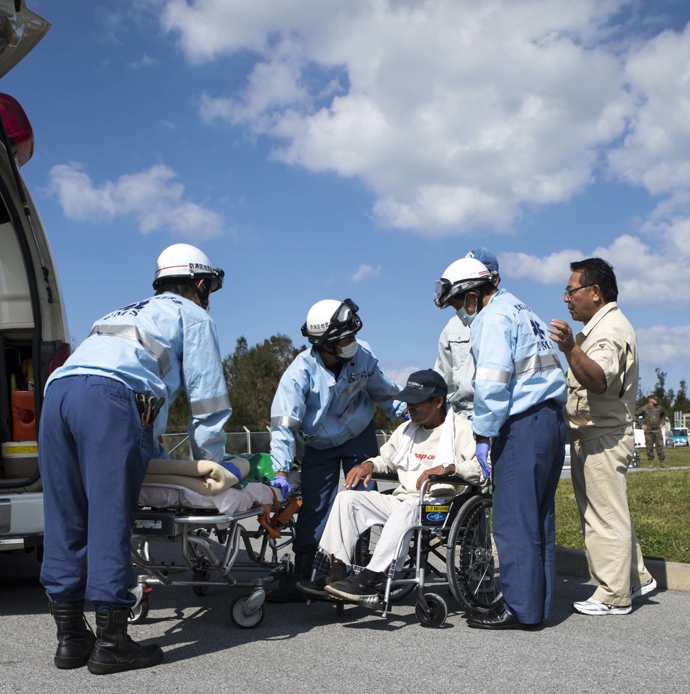 Kin Town residents, Marines practice tsunami evacuation