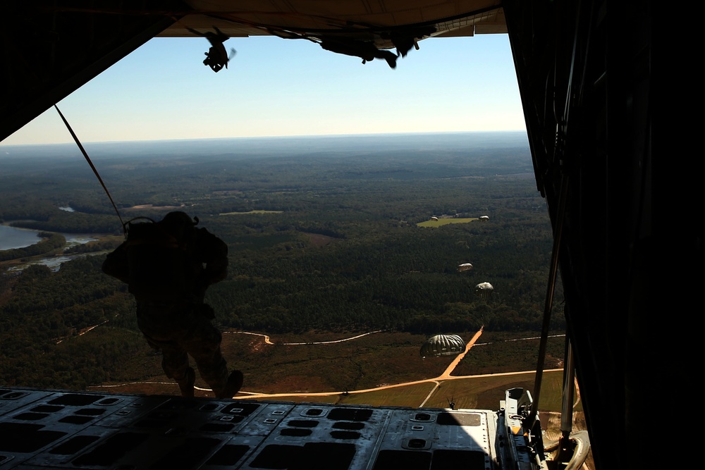 Otis assists jump school training