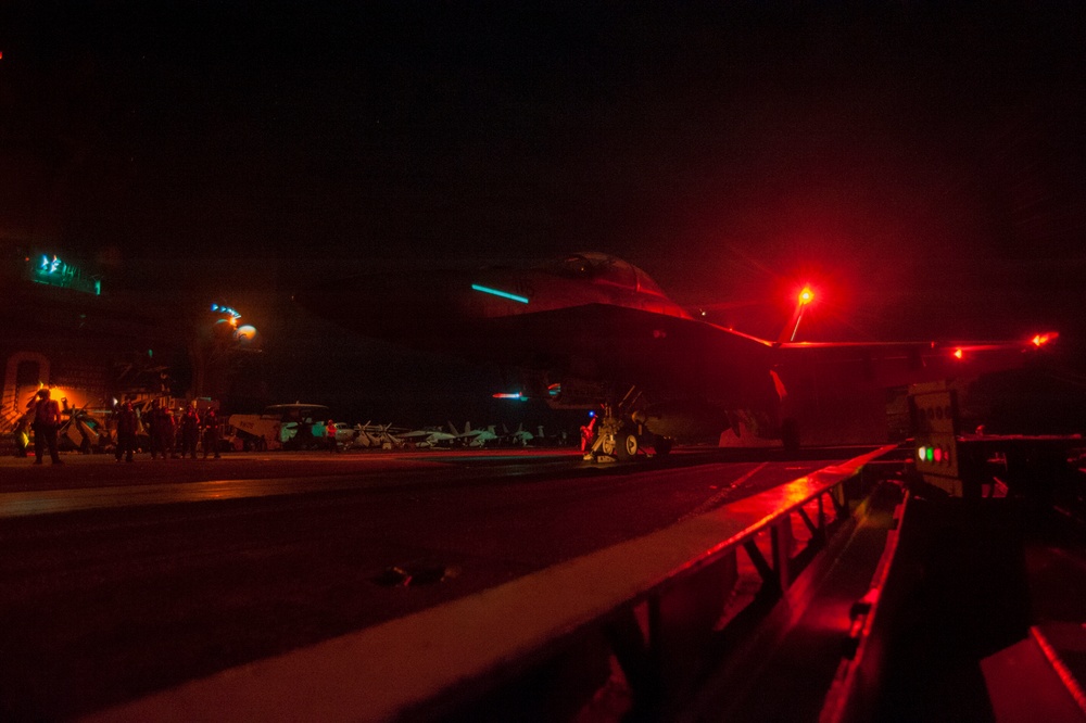 USS Carl Vinson supports Operation Inherent Resolve