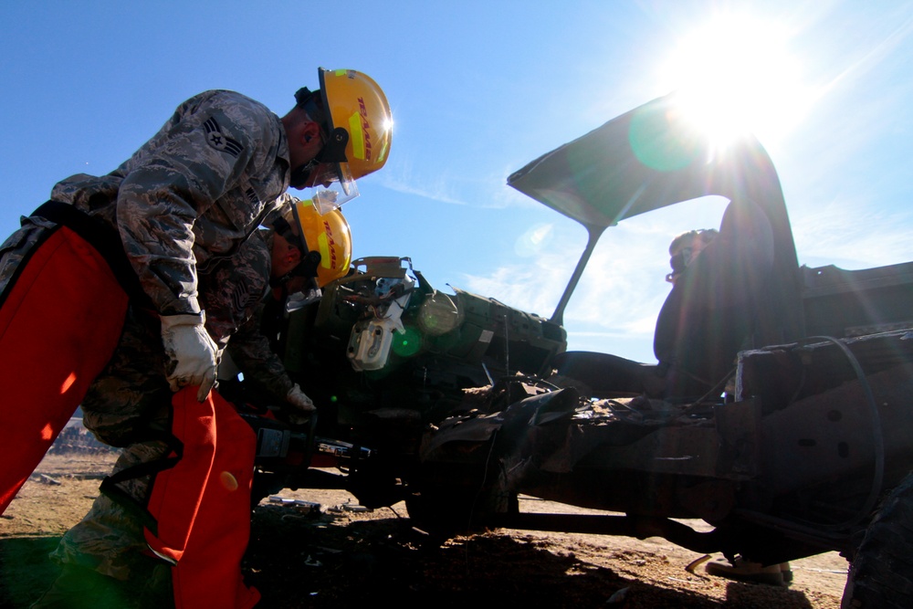 Aircraft recovery team trains with reclamation equipment