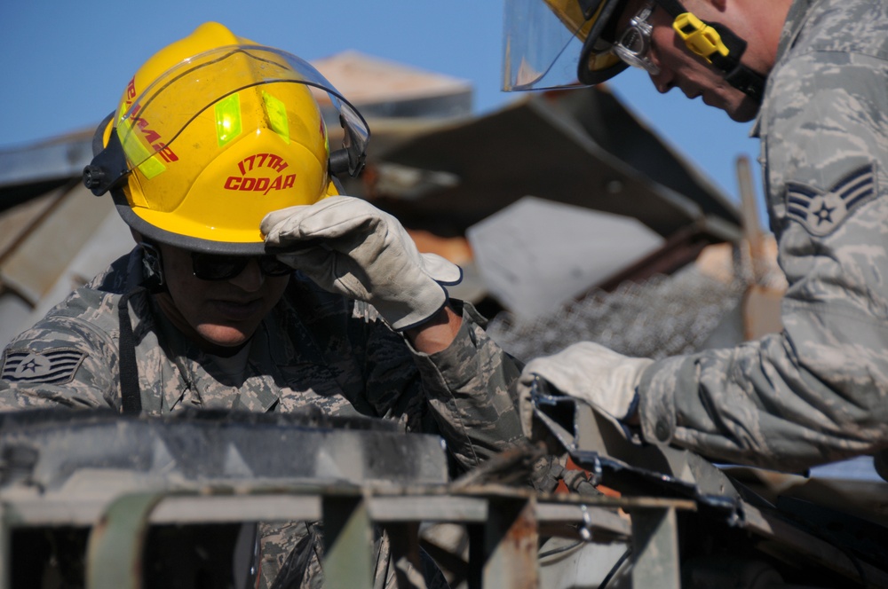 CDDAR team members train with rescue saws