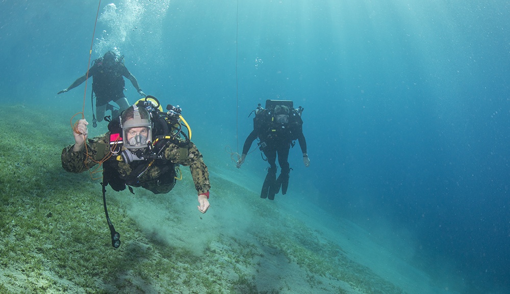 Explosive ordnance disposal divers