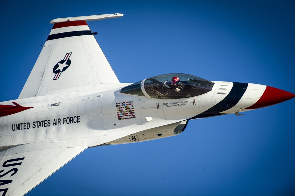 Thunderbirds perform final air show of 2014 season at Nellis Air Force Base, Nev.