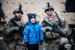 US, Estonian troops help town celebrate Father’s Day