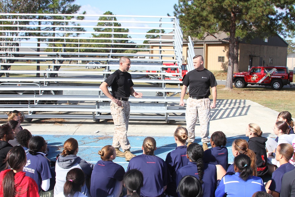 Recruiting Station Jacksonville holds All-Women pool function