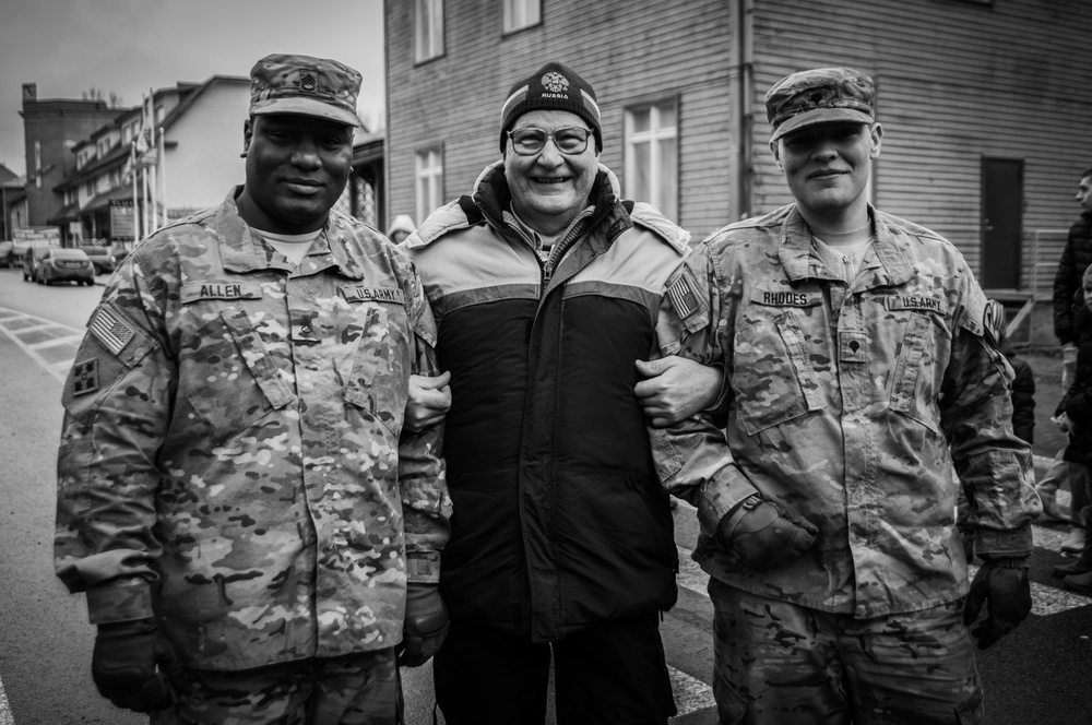 Estonian and US Armies show and tell on Father's Day