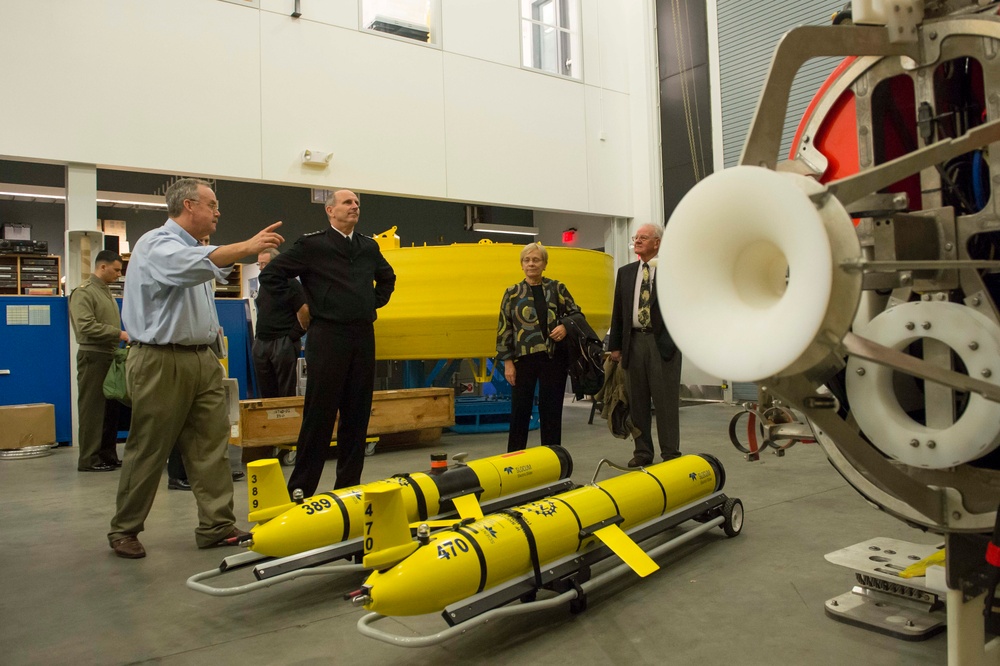 CNO visits Woods Hole Oceanographic Institution