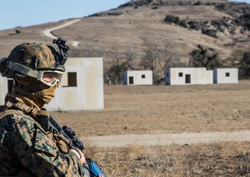 15th MEU Marines complete security element course