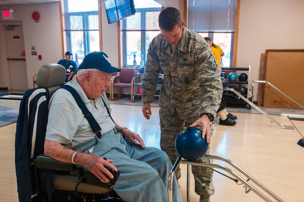 Soldiers and Airmen visit veterans