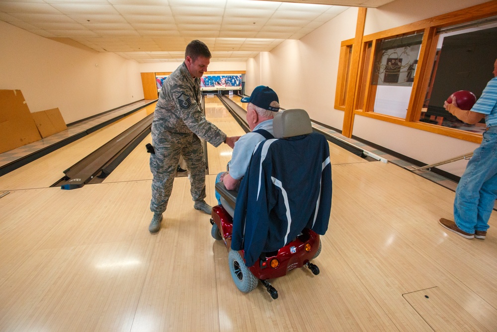 Soldiers and Airmen visit veterans