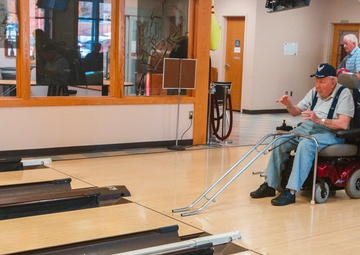 Soldiers and Airmen visit veterans