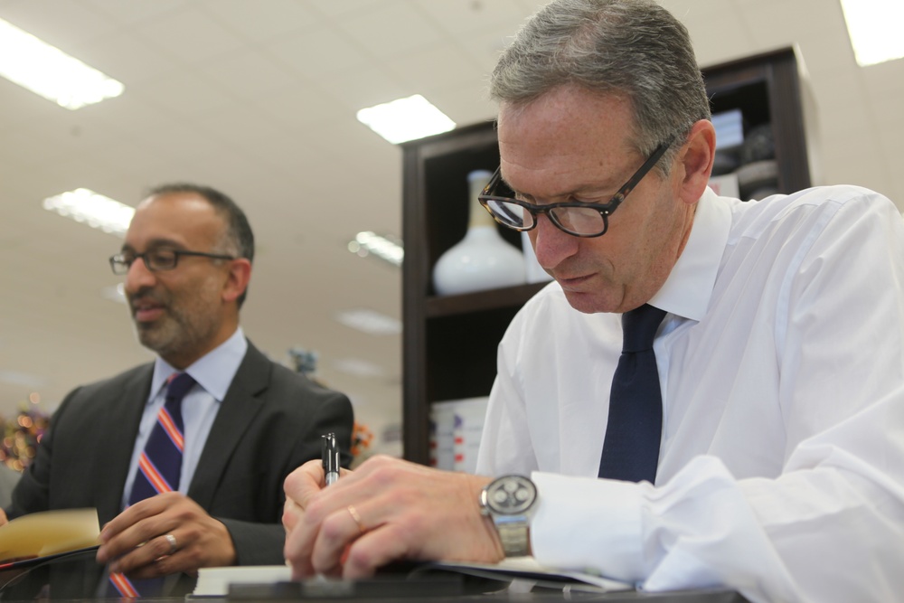 Starbucks CEO visits Marines and Sailors at Camp Pendleton