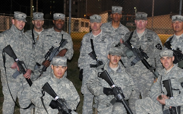 210th FA Bde. Soldiers join in on the Manchu Mile