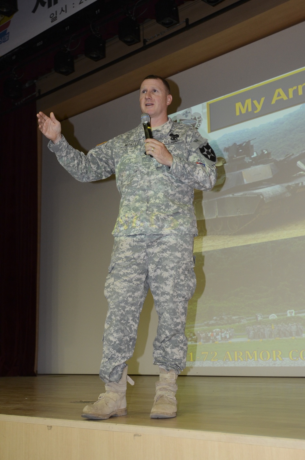 Lt. Col. Rozelle addresses Korea Military Academy cadets