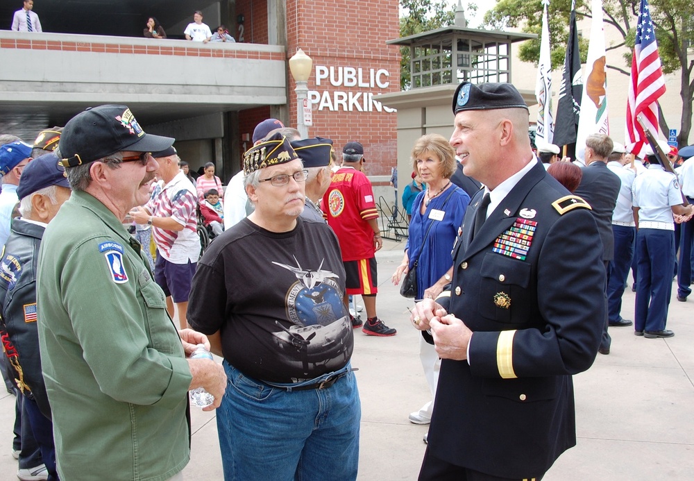 Brig. Gen. Carpenter speaks at Fullerton’s Veterans Day parade