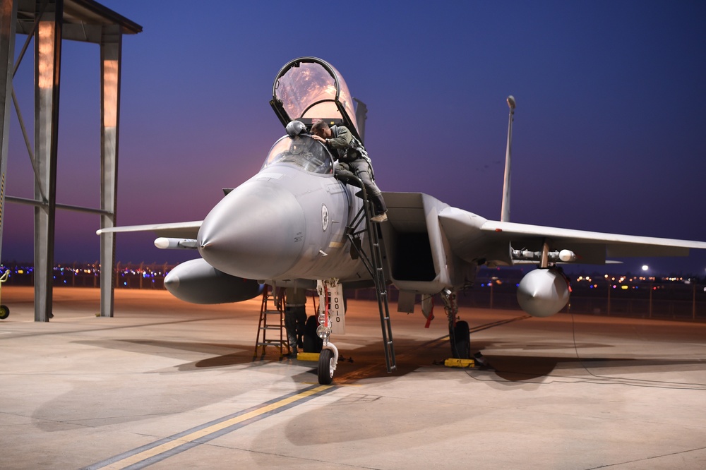 California Air National Guard trains during night at the 144th Fighter Wing