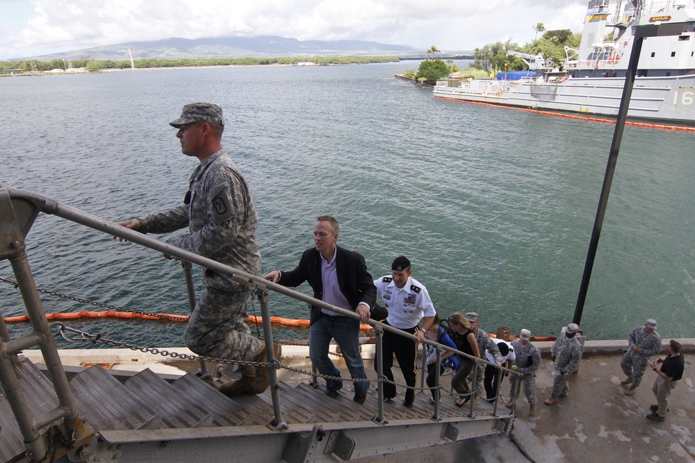 Army mariners highlight capabilities, impact in Pacific for Under Secretary